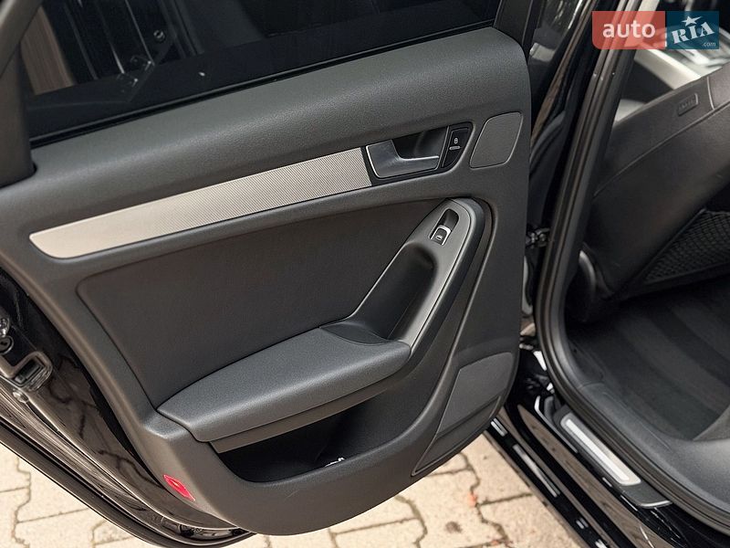 Седан Audi A4 2013 в Чернівцях