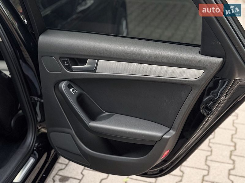 Седан Audi A4 2013 в Чернівцях