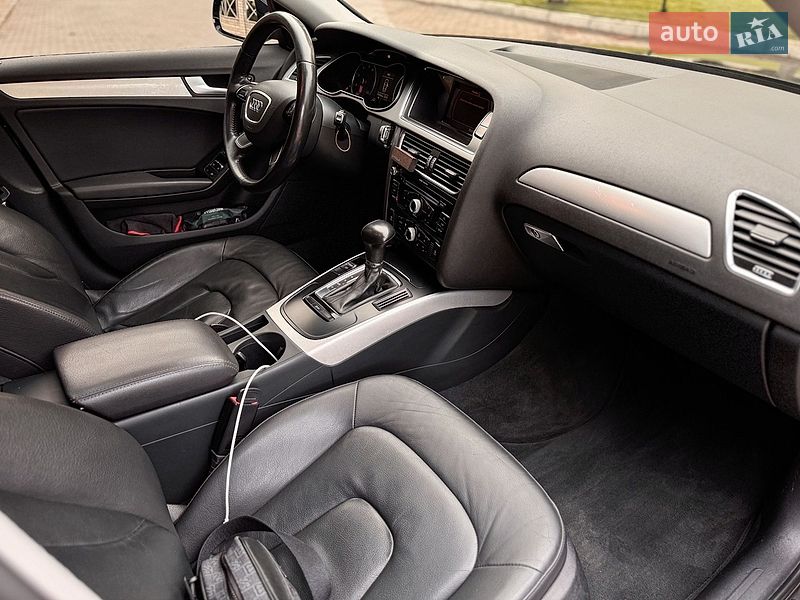 Седан Audi A4 2013 в Чернівцях