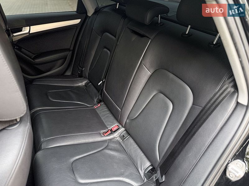 Седан Audi A4 2013 в Чернівцях