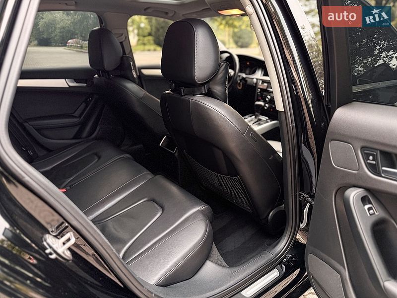 Седан Audi A4 2013 в Чернівцях