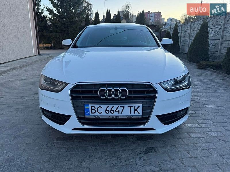Седан Audi A4 2014 в Львове