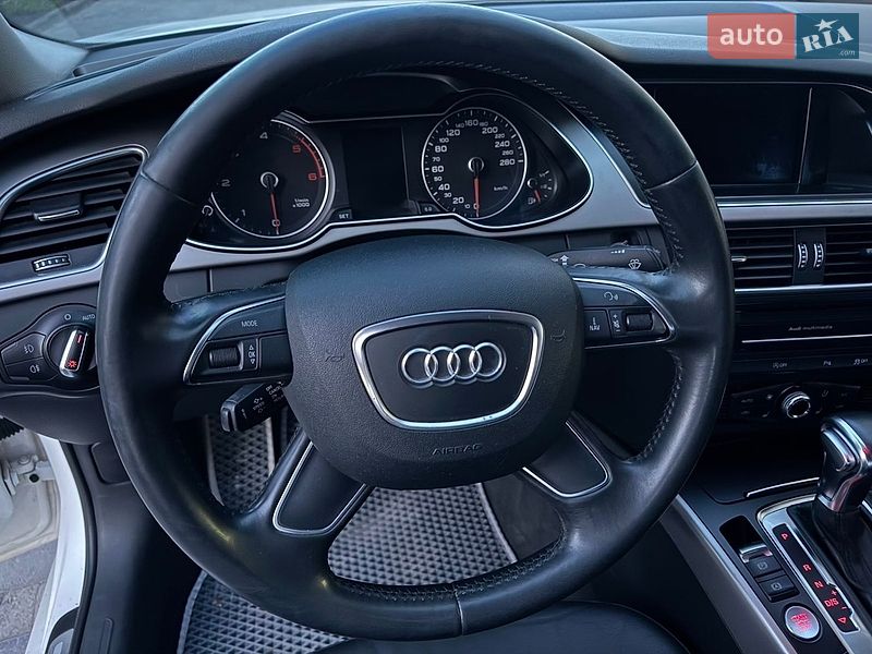 Седан Audi A4 2014 в Львове