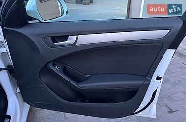 Седан Audi A4 2014 в Львове