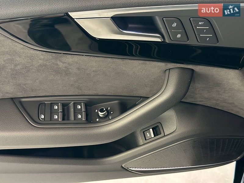 Седан Audi A4 2021 в Львове