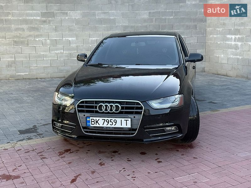 Седан Audi A4 2013 в Ровно