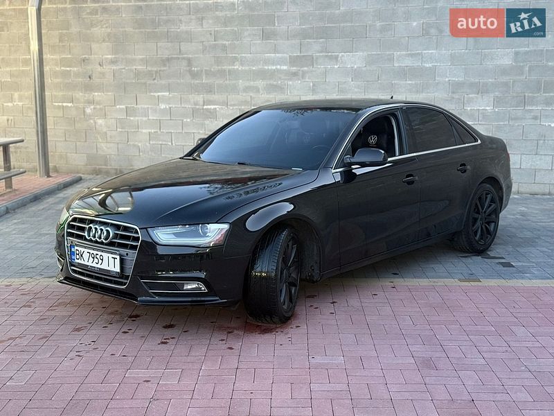 Седан Audi A4 2013 в Ровно
