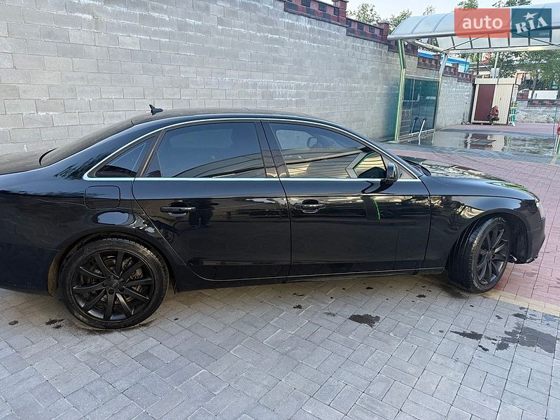 Седан Audi A4 2013 в Ровно
