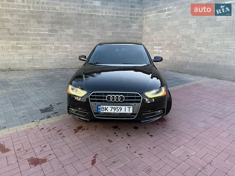 Седан Audi A4 2013 в Ровно