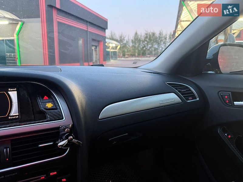 Седан Audi A4 2013 в Ровно