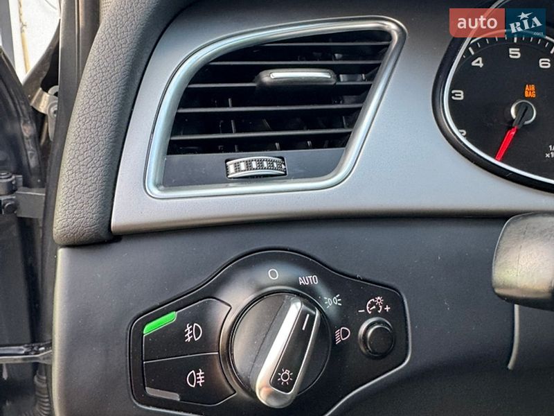 Седан Audi A4 2014 в Львове