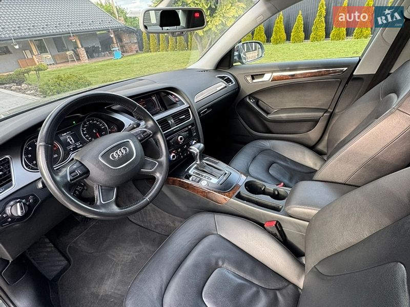 Седан Audi A4 2014 в Львове