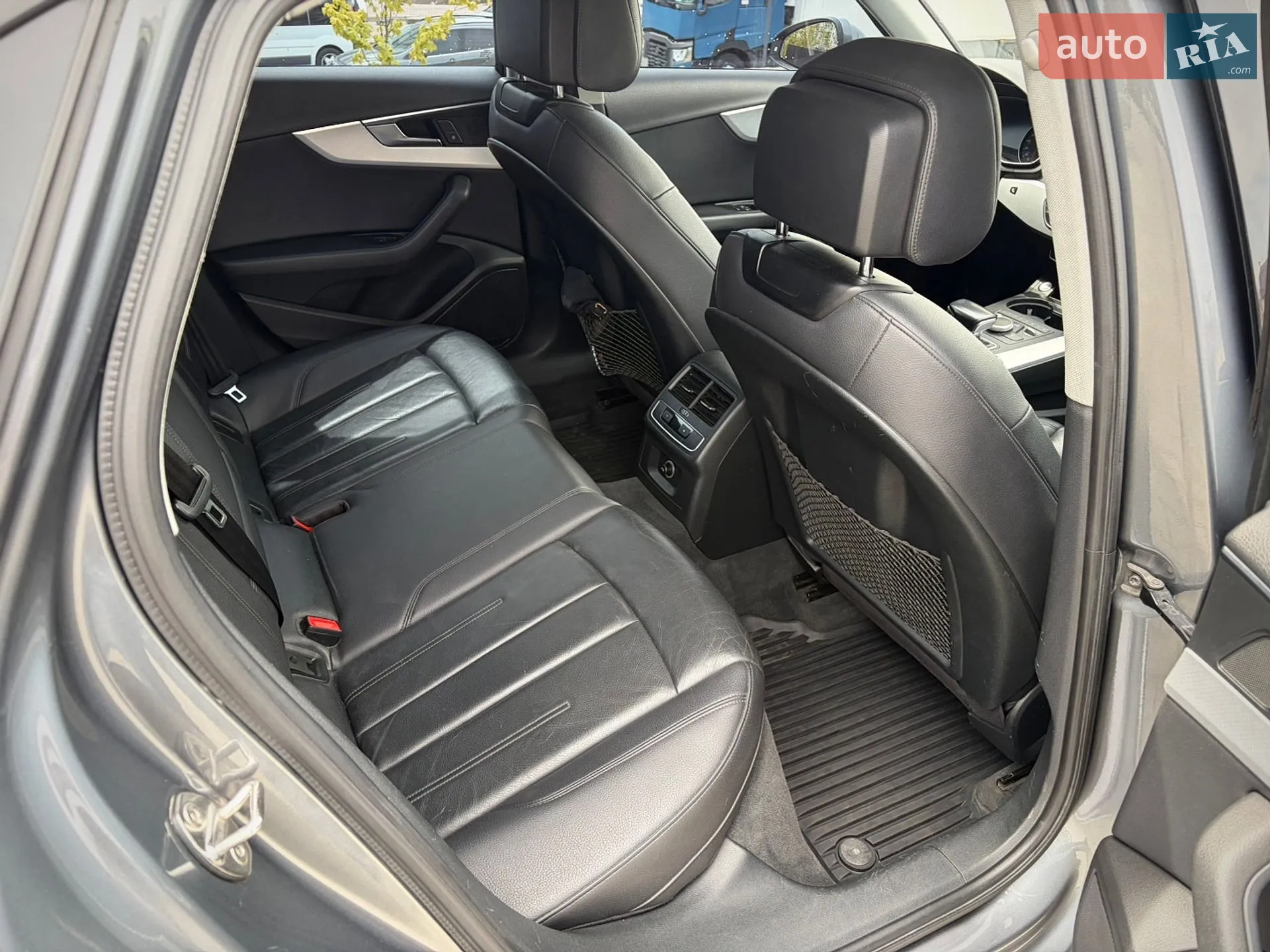 Audi A4 2017 VIN WAUDNAF47JA065150 фото оголошення 21 з 35