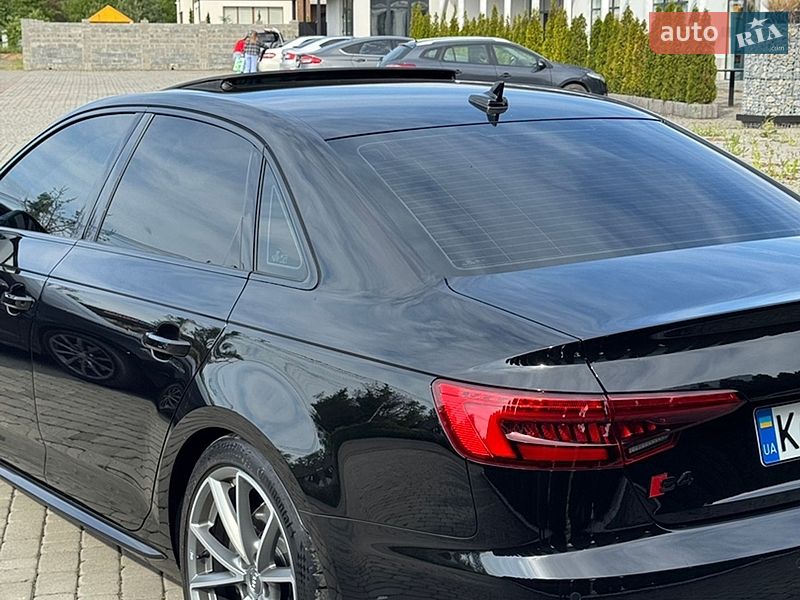 Седан Audi A4 2016 в Іршаві
