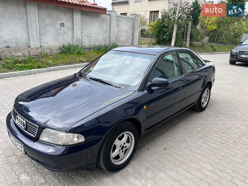 Седан Audi A4 1997 в Львове