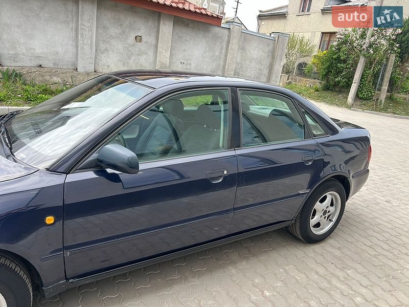 Седан Audi A4 1997 в Львове