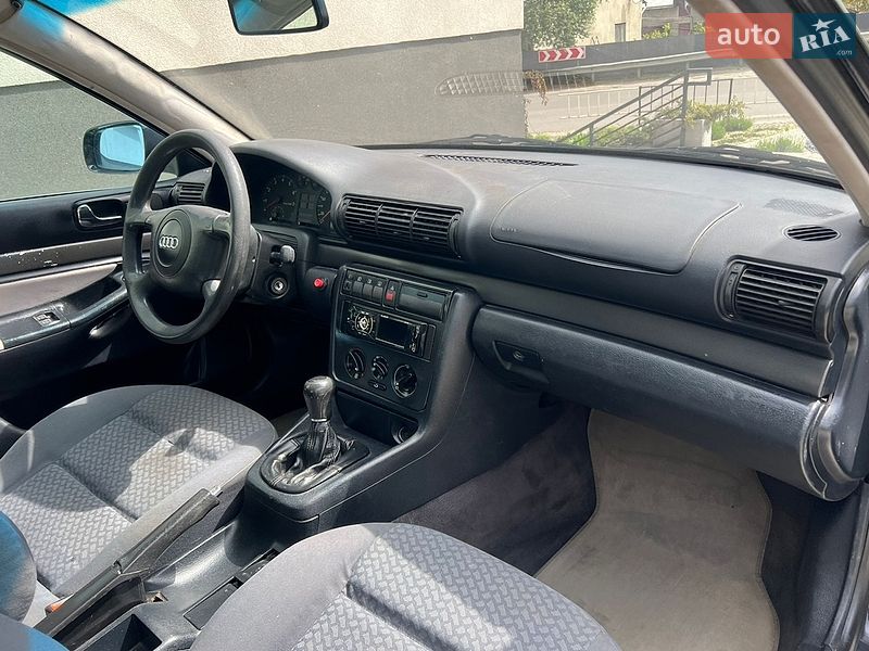 Седан Audi A4 1997 в Львове