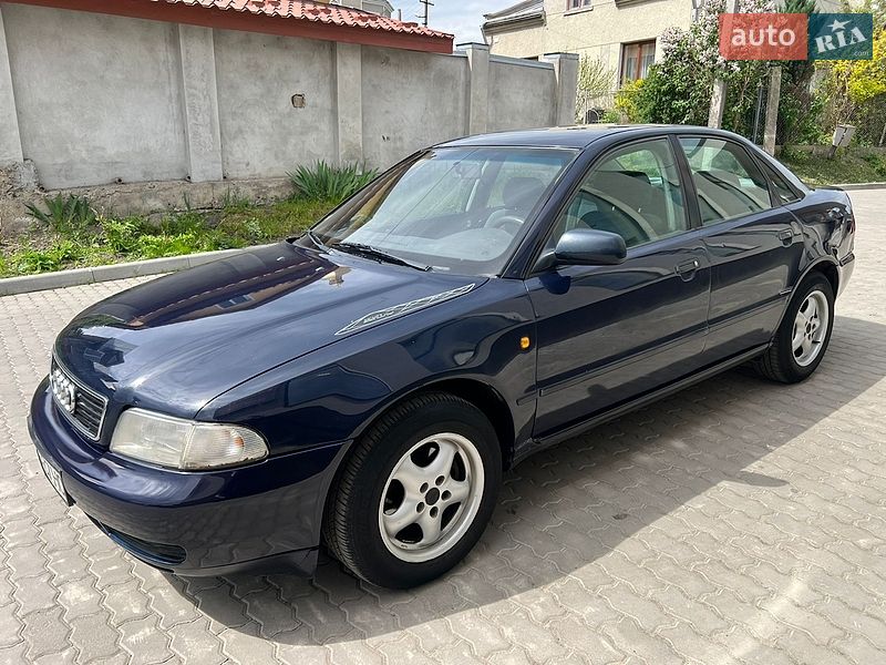 Седан Audi A4 1997 в Львове
