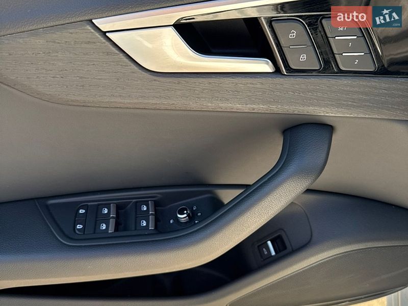 Седан Audi A4 2019 в Львові