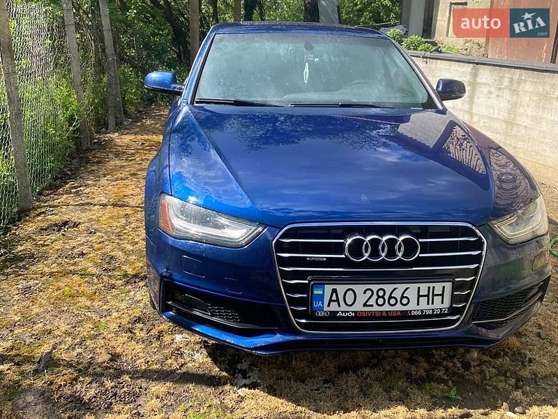 Седан Audi A4 2012 в Виноградові