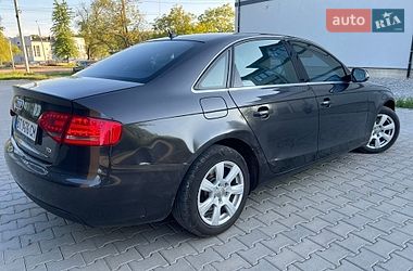 Седан Audi A4 2011 в Сторожинці