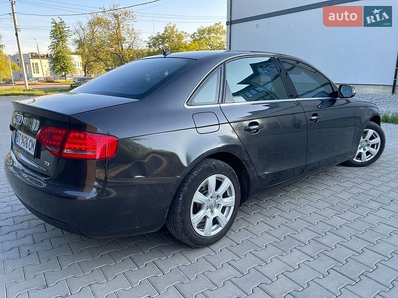 Седан Audi A4 2011 в Сторожинці
