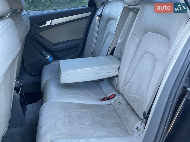 Седан Audi A4 2011 в Сторожинці