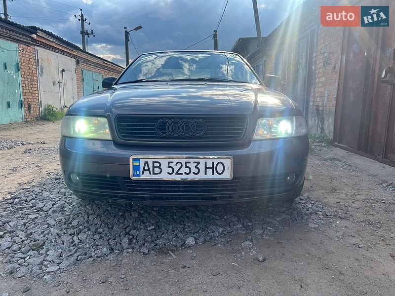 Седан Audi A4 1997 в Виннице