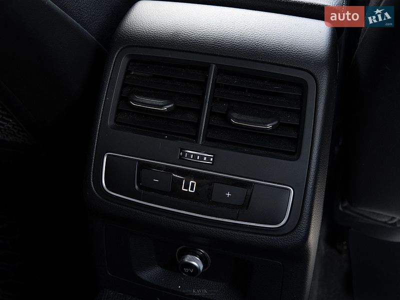 Седан Audi A4 2016 в Львове