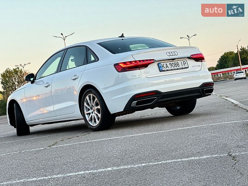Седан Audi A4 2022 в Одессе