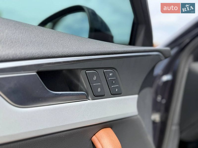 Седан Audi A4 2016 в Львові