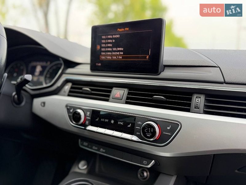 Седан Audi A4 2016 в Львове