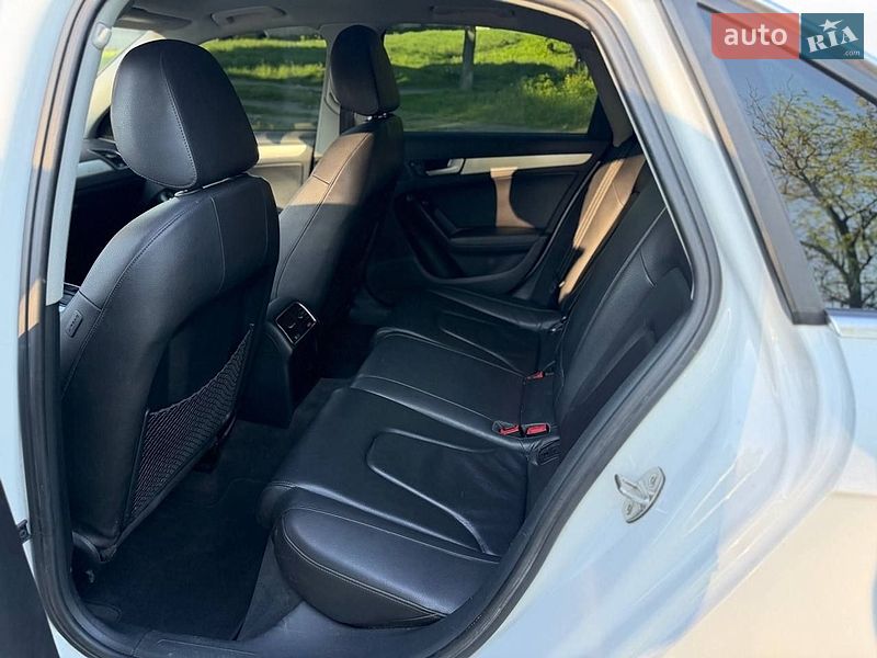 Седан Audi A4 2013 в Олександрії