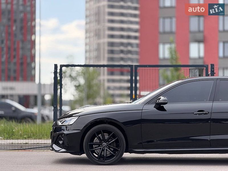 Седан Audi A4 2021 в Киеве
