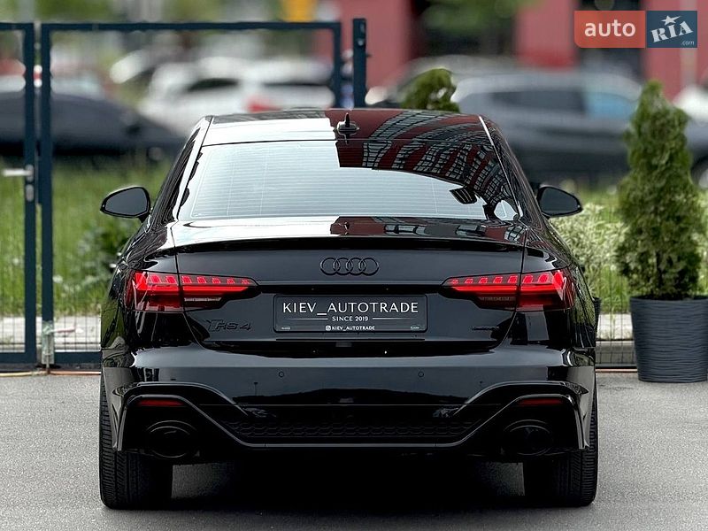 Седан Audi A4 2021 в Киеве