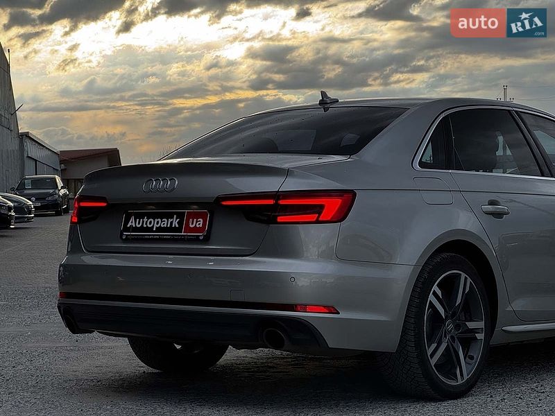 Седан Audi A4 2016 в Львове