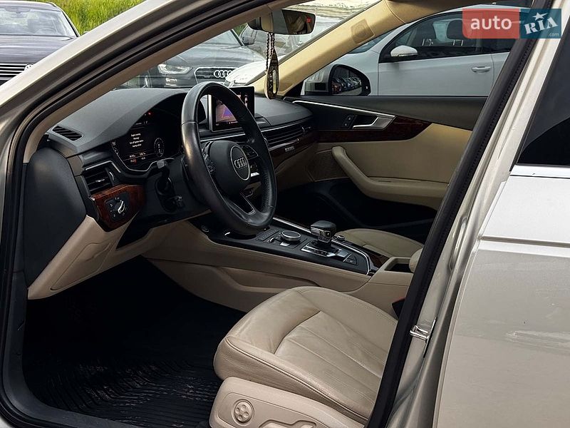 Седан Audi A4 2016 в Львове