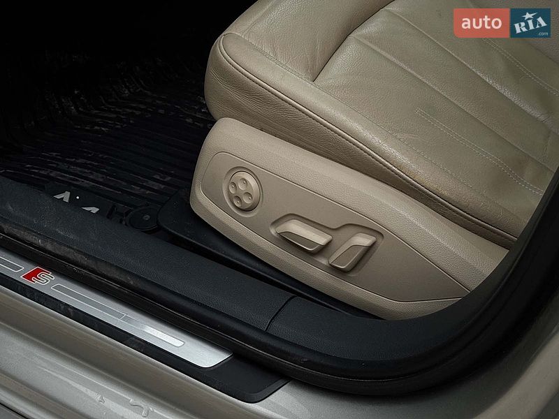 Седан Audi A4 2016 в Львове