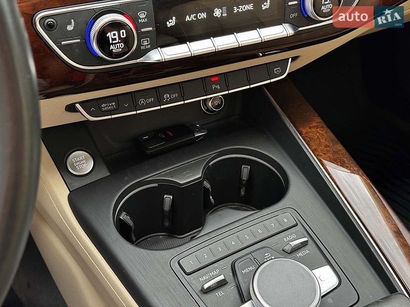 Седан Audi A4 2016 в Львове