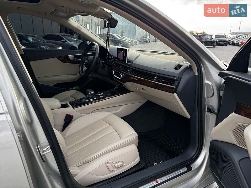 Седан Audi A4 2016 в Львове