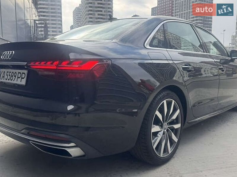 Седан Audi A4 2019 в Львові