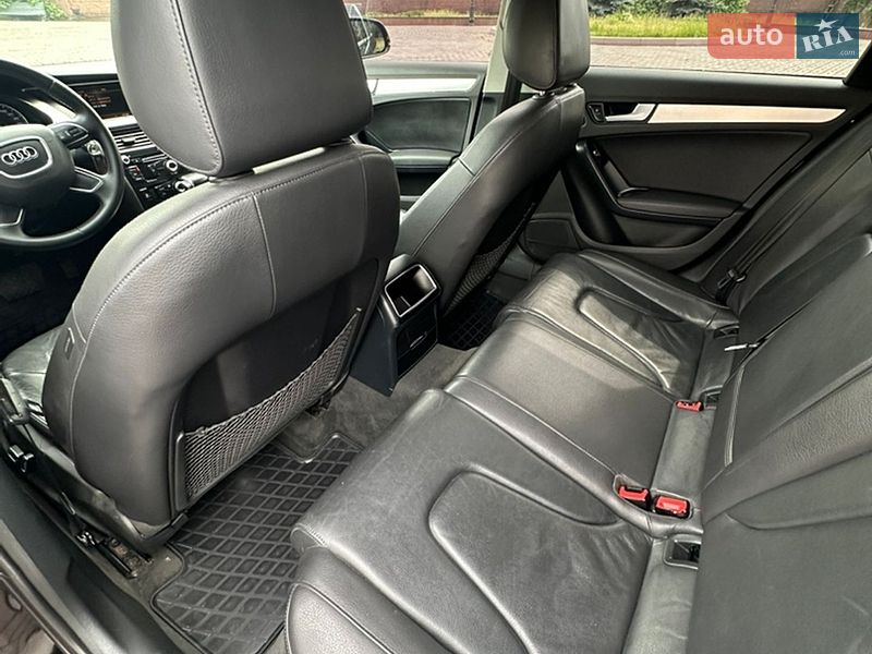 Седан Audi A4 2013 в Дніпрі