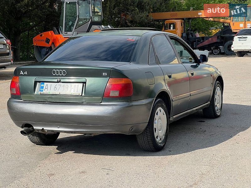 Седан Audi A4 1995 в Виннице