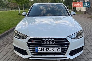 Седан Audi A4 2018 в Рівному