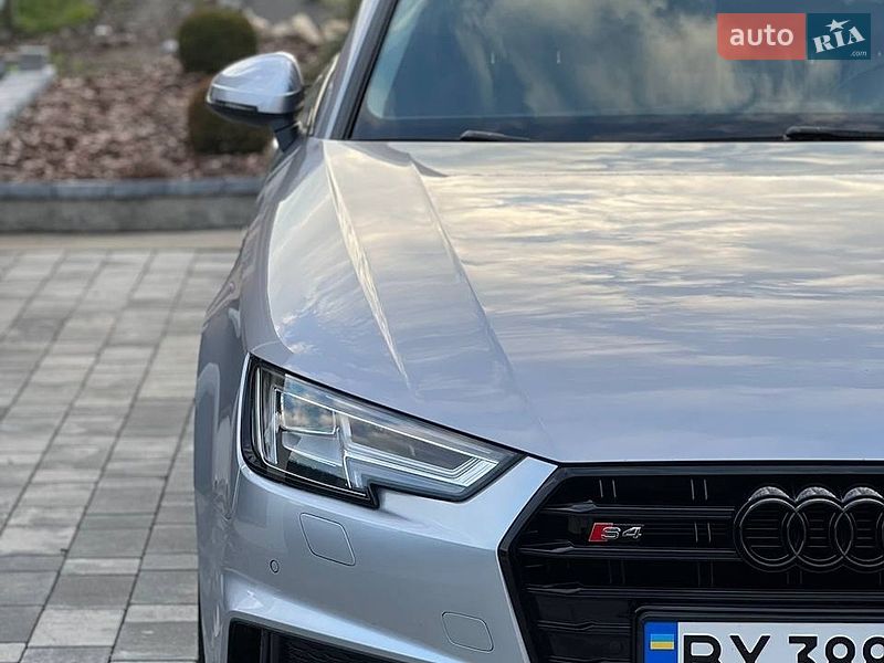 Седан Audi A4 2017 в Хмельницком