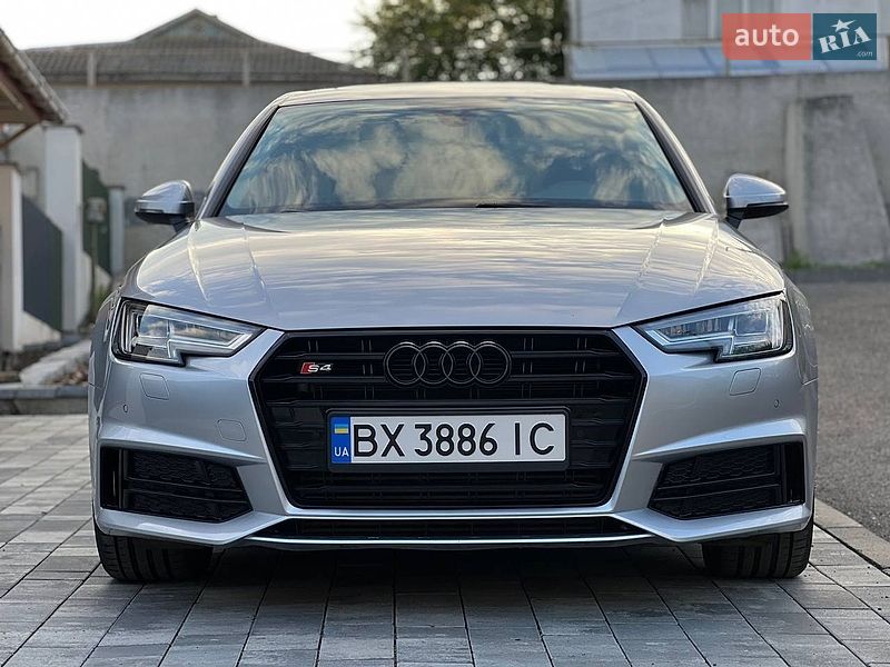 Седан Audi A4 2017 в Хмельницком