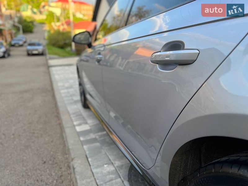 Седан Audi A4 2017 в Хмельницком