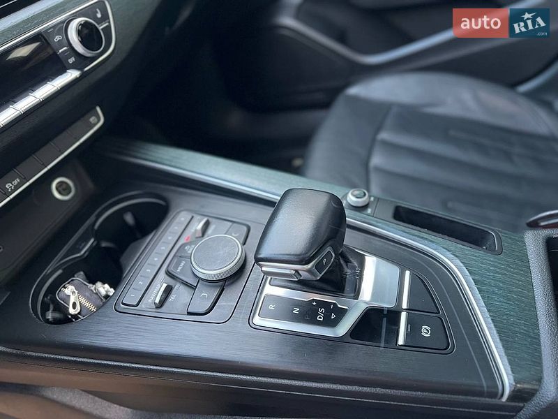 Седан Audi A4 2017 в Хмельницком