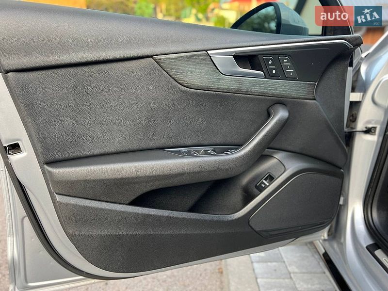 Седан Audi A4 2017 в Хмельницком