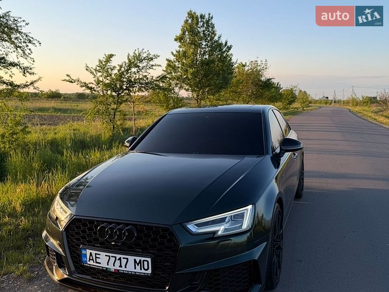 Седан Audi A4 2016 в Ивано-Франковске